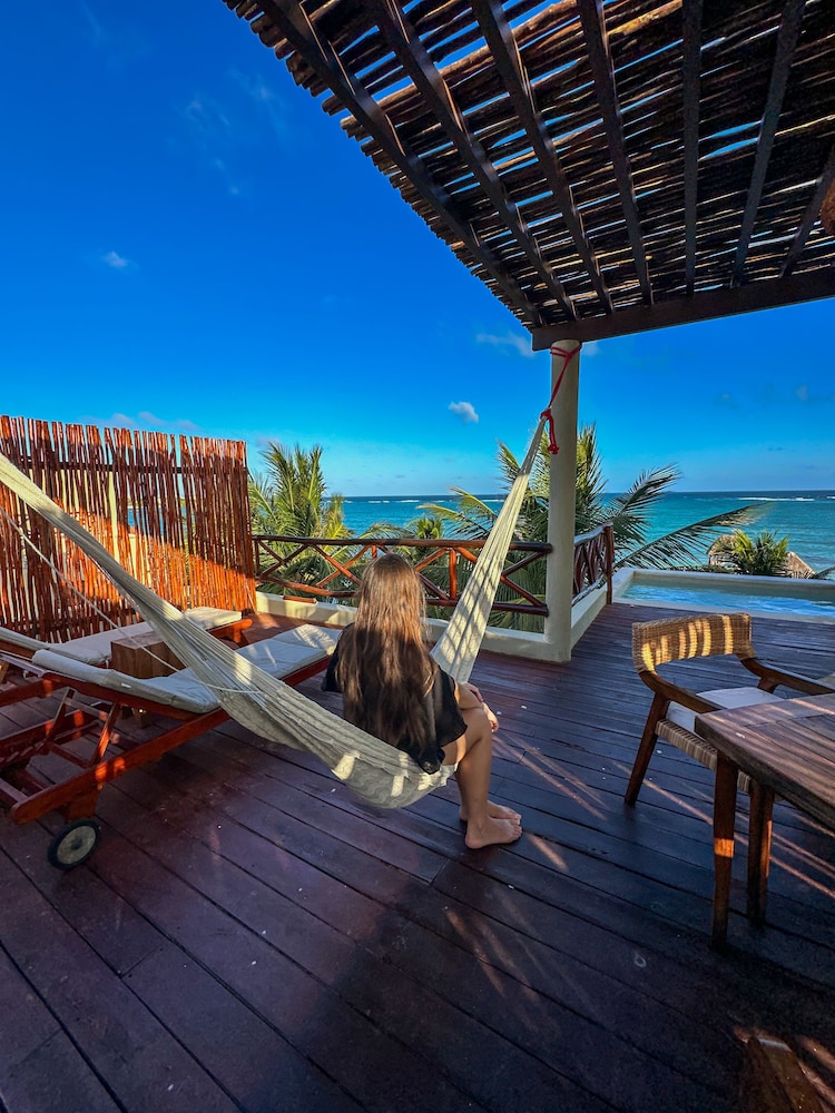 Rooftop Beachfront Suite