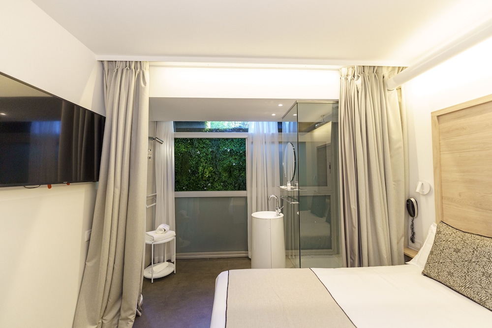 Interior double room for single use