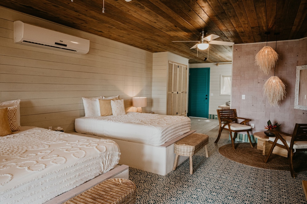 Deluxe Double or Twin Room, 2 Queen Beds, Non Smoking, Sea View photo 1