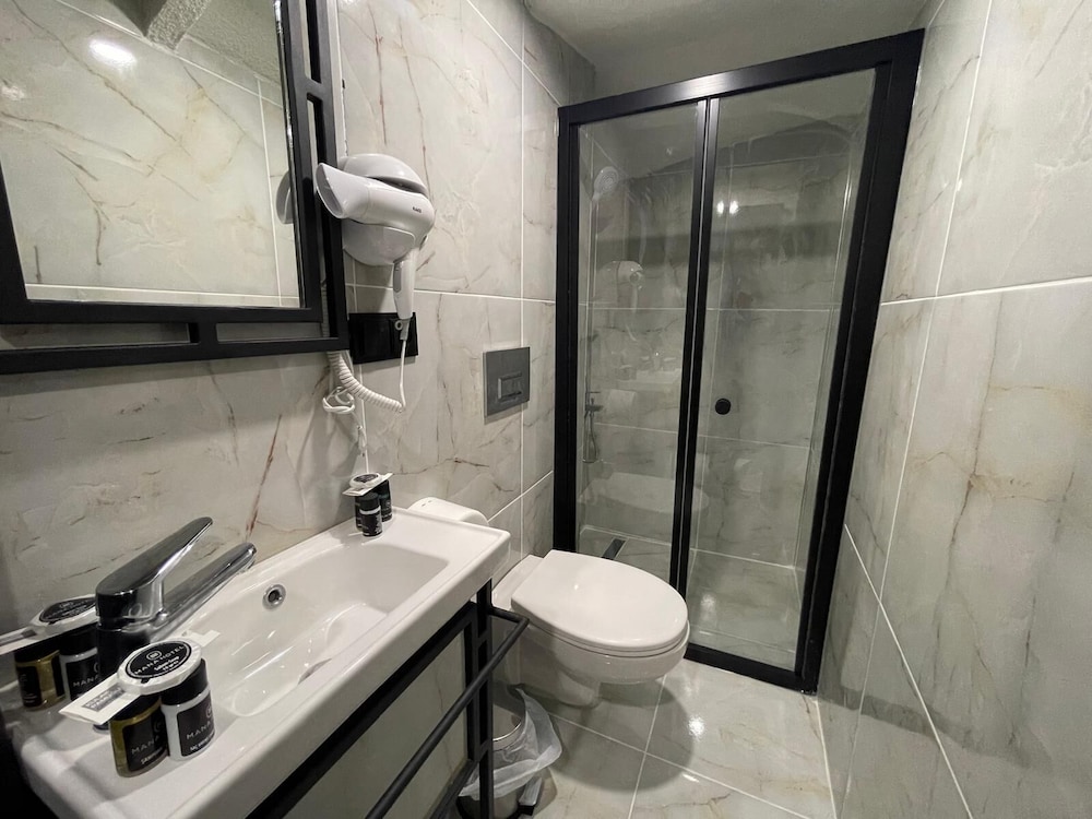 Economy Double Room - Photo 4