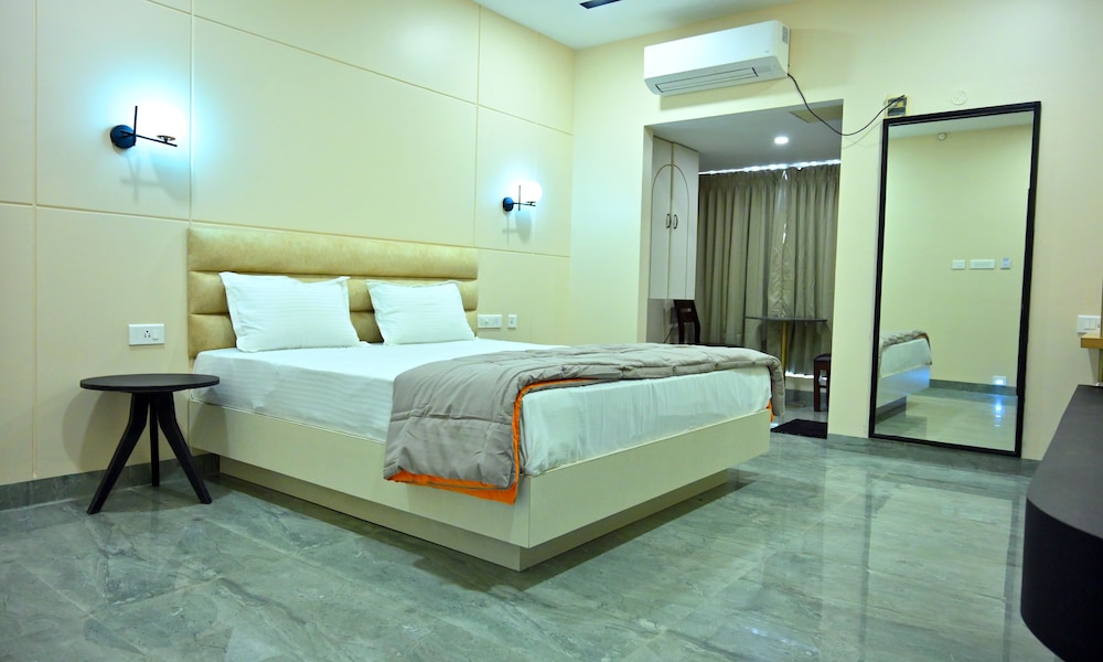 Deluxe King Room - Photo 4