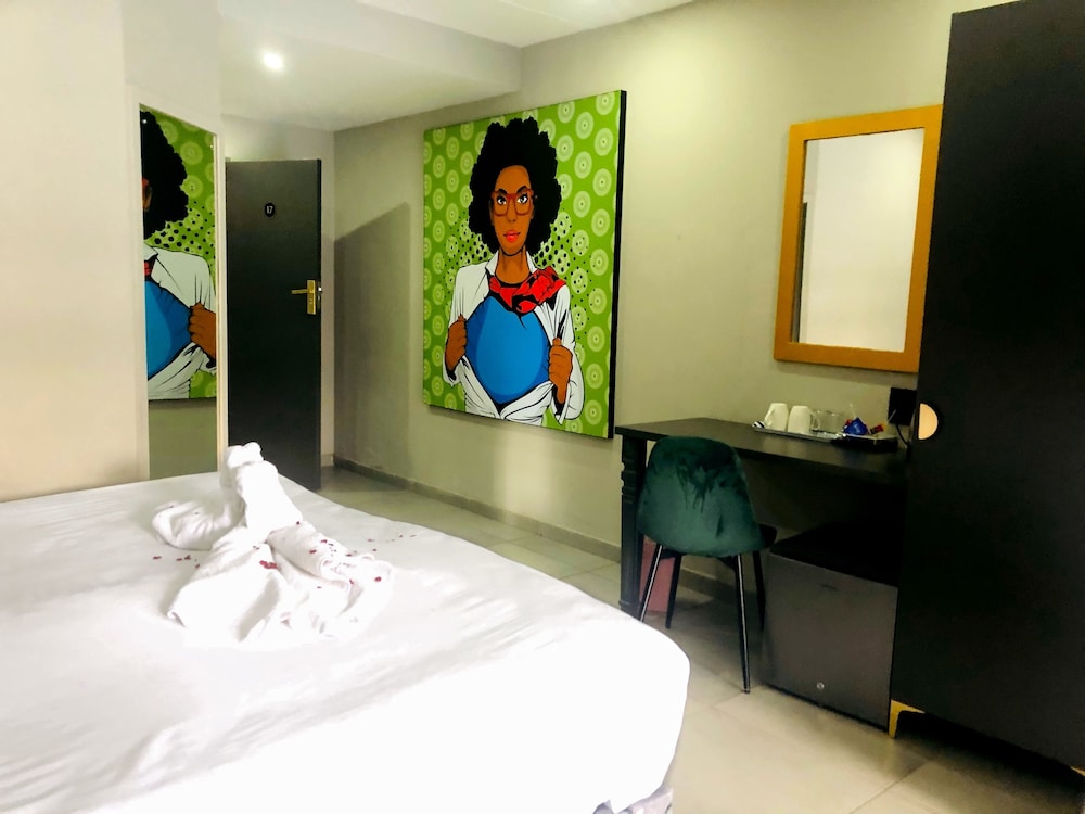 Standard Room, 2 Twin Beds, Pool Access, Pool View - Photo 20