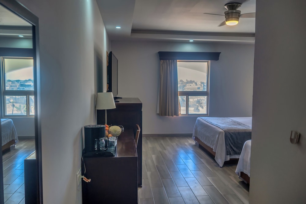 Desert view room photo 1