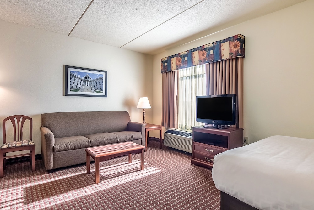 Business Suite, 1 Queen Bed With Sofa Bed, Accessible, Non Smoking photo 2
