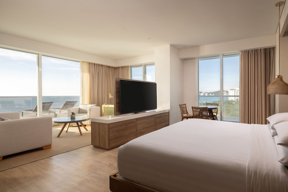 Suite, 1 Bedroom, Balcony (Oceanfront) - Photo 9