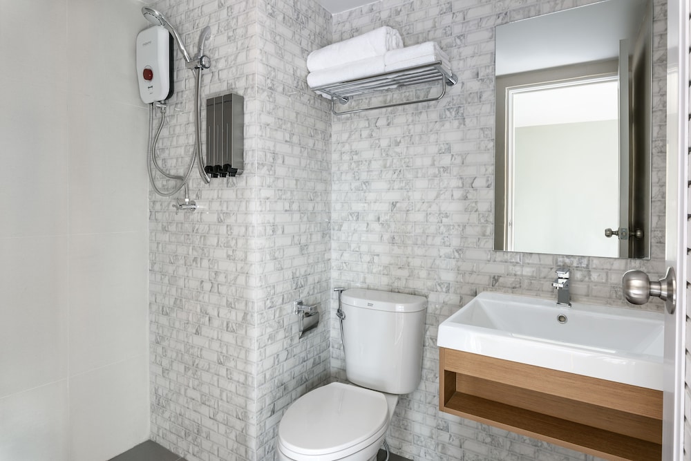 Twin Room with Private Bathroom photo 3