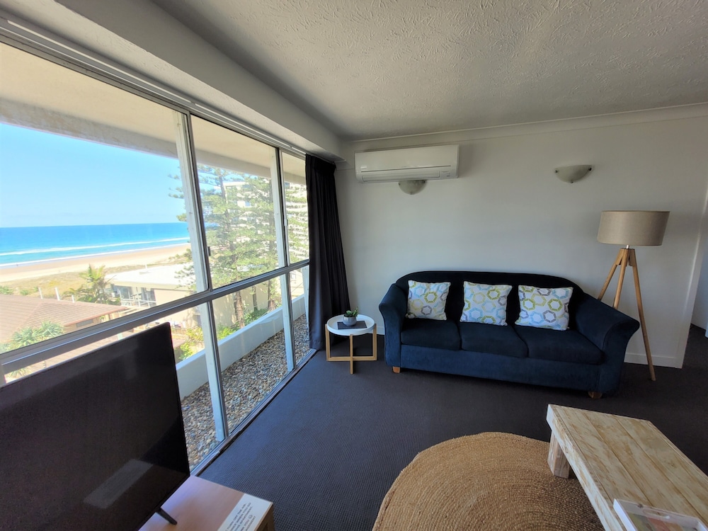 2 Bedroom Apartment (Ocean View, Unit 19) photo 2