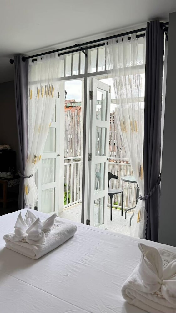 Deluxe Twin Room - Photo 2