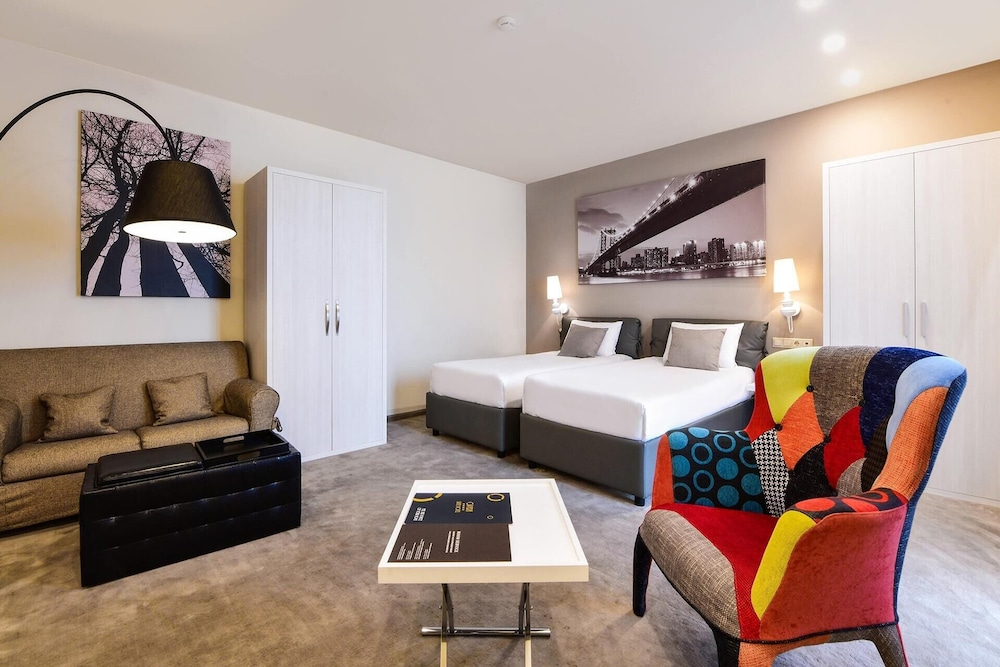 Deluxe twin single occupancy room photo 1