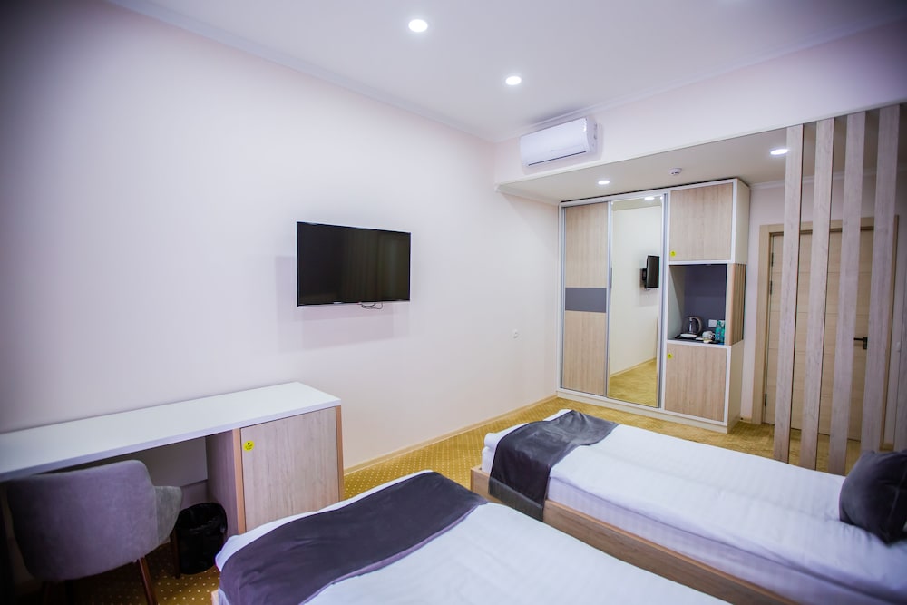 Twin Room - Photo 3