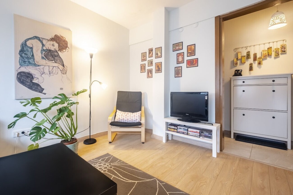 Apartment photo 2