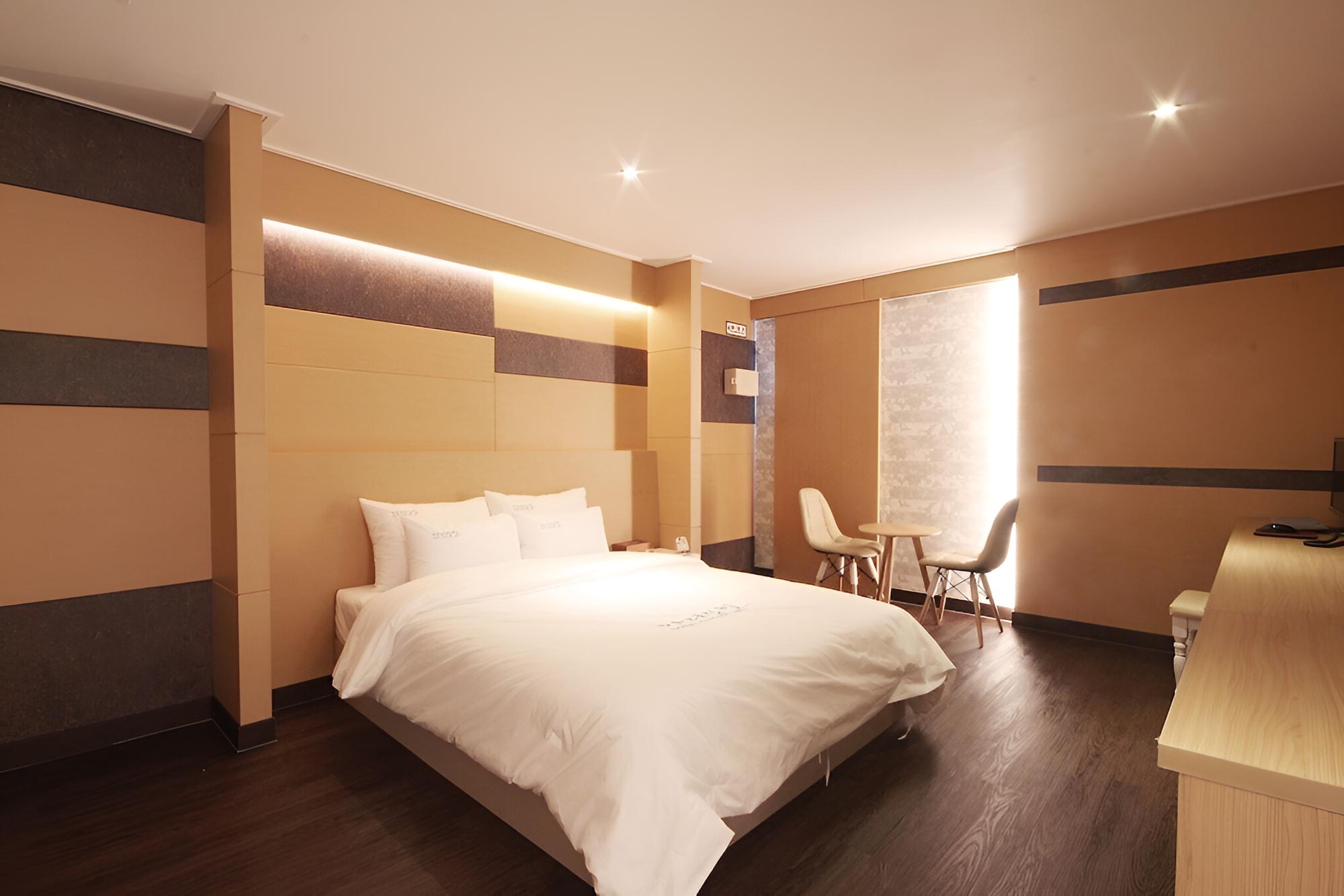 Room (Standard Room) - Photo 8