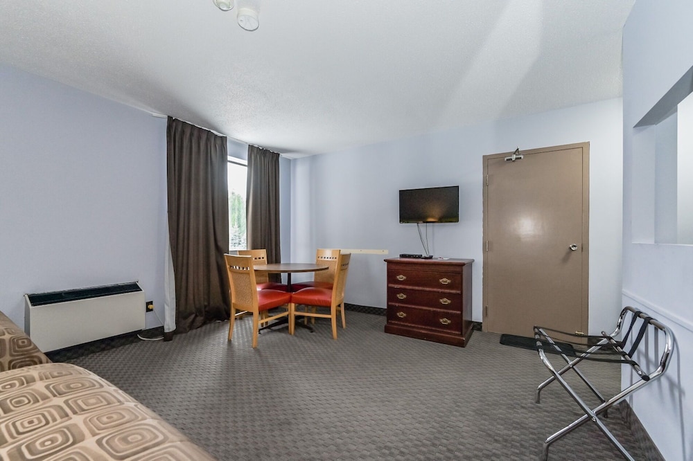 Family Single Room, 2 Double Beds photo 2