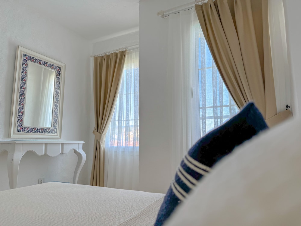 Standard Double Room, 1 Queen Bed, Non Smoking, City View photo 2