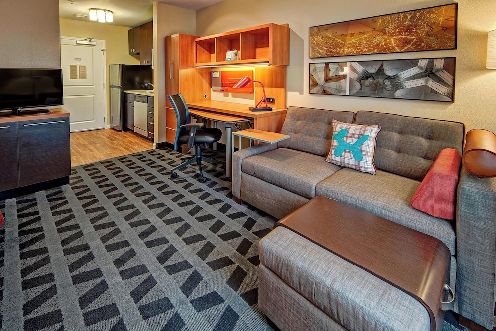 Studio, 1 King Bed with Sofa bed (Mobility Accessible, Tub)