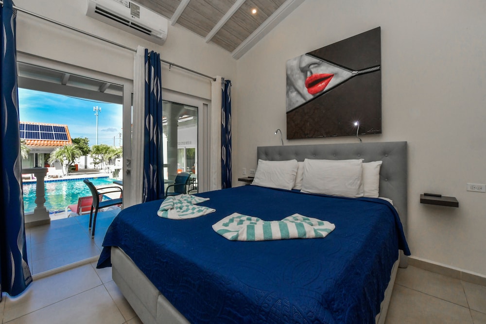 Pool side Suite with Loft (2-53)