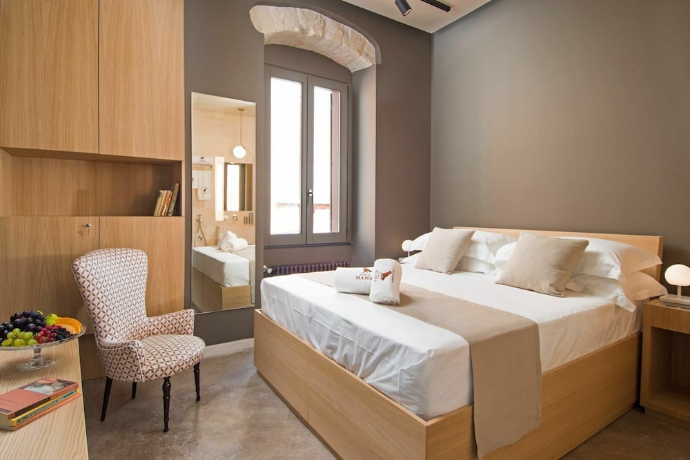 Design Double Room, 1 Queen Bed, Private Bathroom, Tower