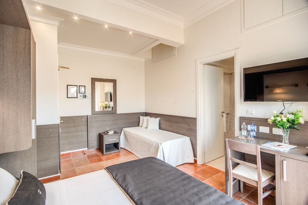 Classic Triple Room photo 3