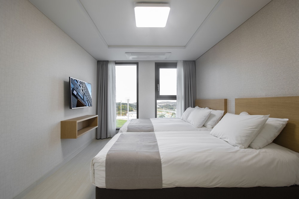 Superior Family Twin Room - Photo 3