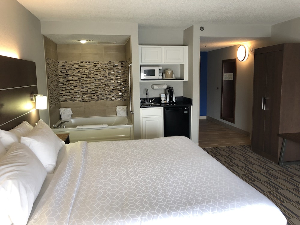 Suite, 1 King Bed, Jetted Tub - Photo 1