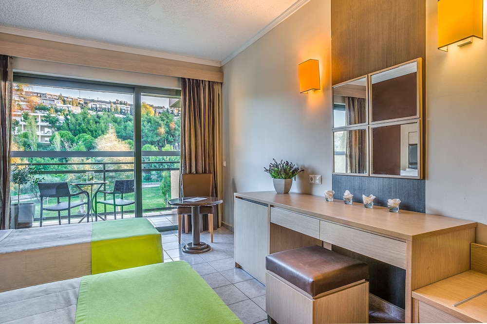 Basic Double Room (Land View) - Photo 7
