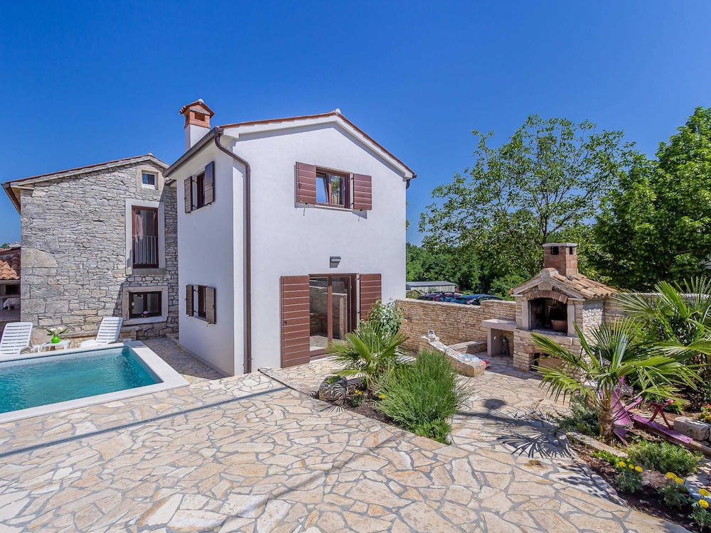 Villa photo 1