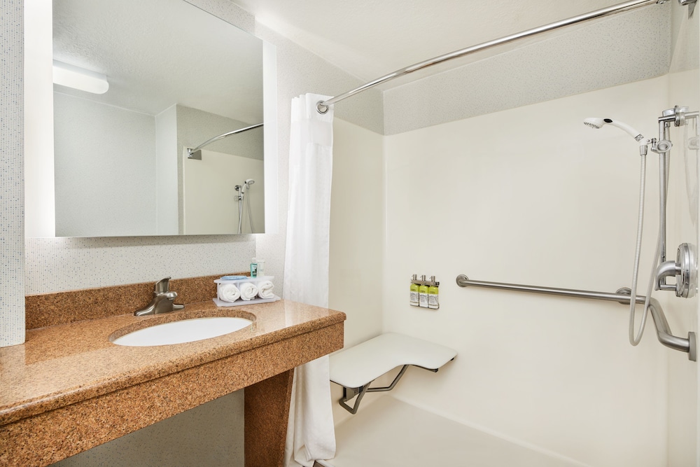 Standard Room, 2 Queen Beds, Accessible (Communications, Roll-In Shower) - Photo 4