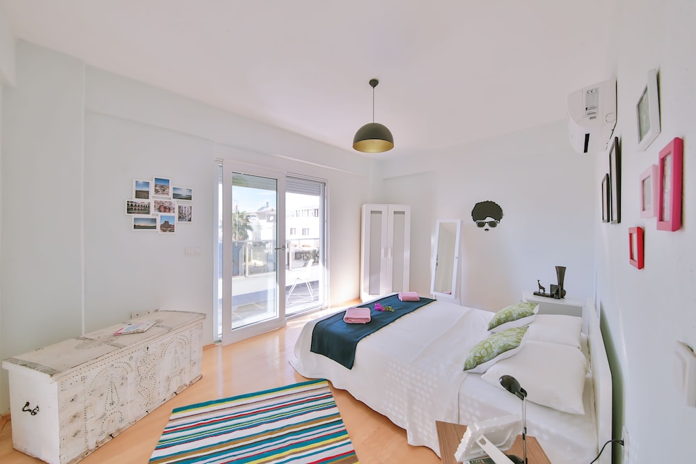 Myra - Duplex 3 Bed Apartment with Pool and 2 Showers