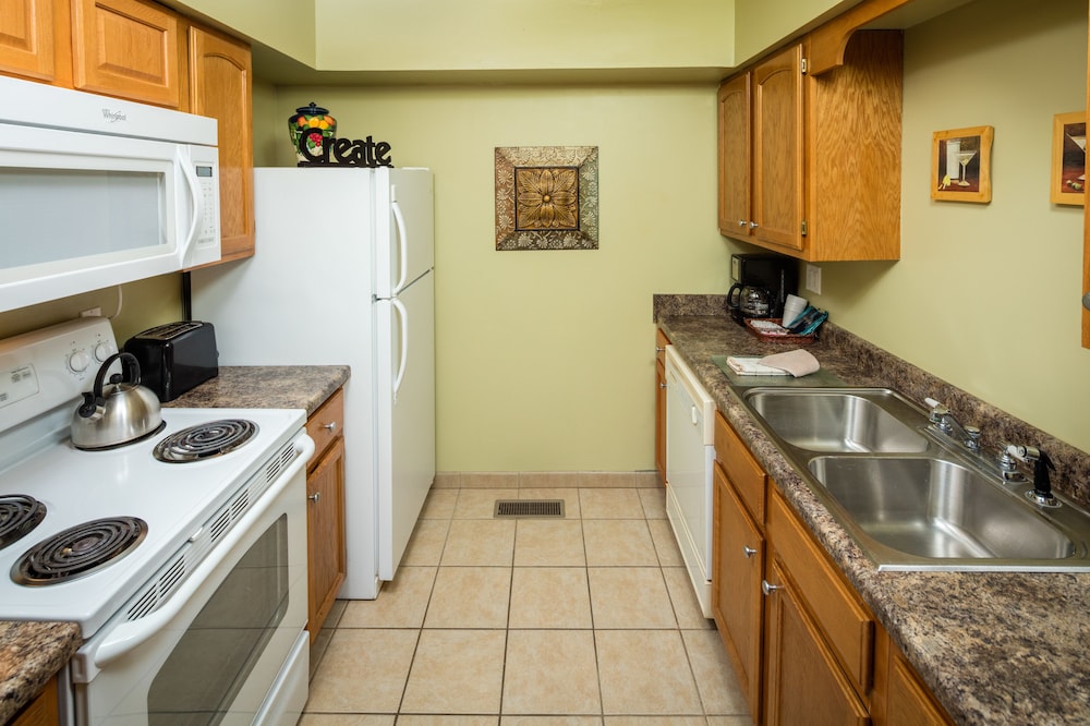 Suite, 2 Queen Beds, Lake View photo 2