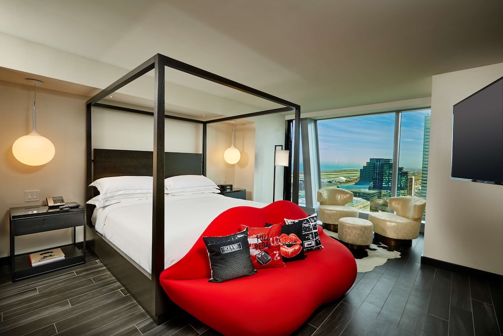 Suite, 1 King Bed, Accessible (Rock and Roll w/Roll in Shwr) photo 2