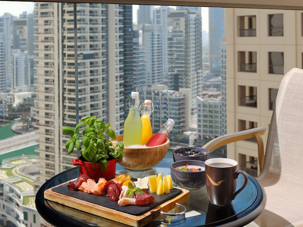 Deluxe Twin Room, Balcony, Partial Sea View thumbnail 5