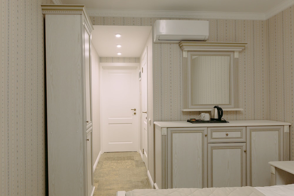 Comfort Double Room (semi-basement floor) photo 2