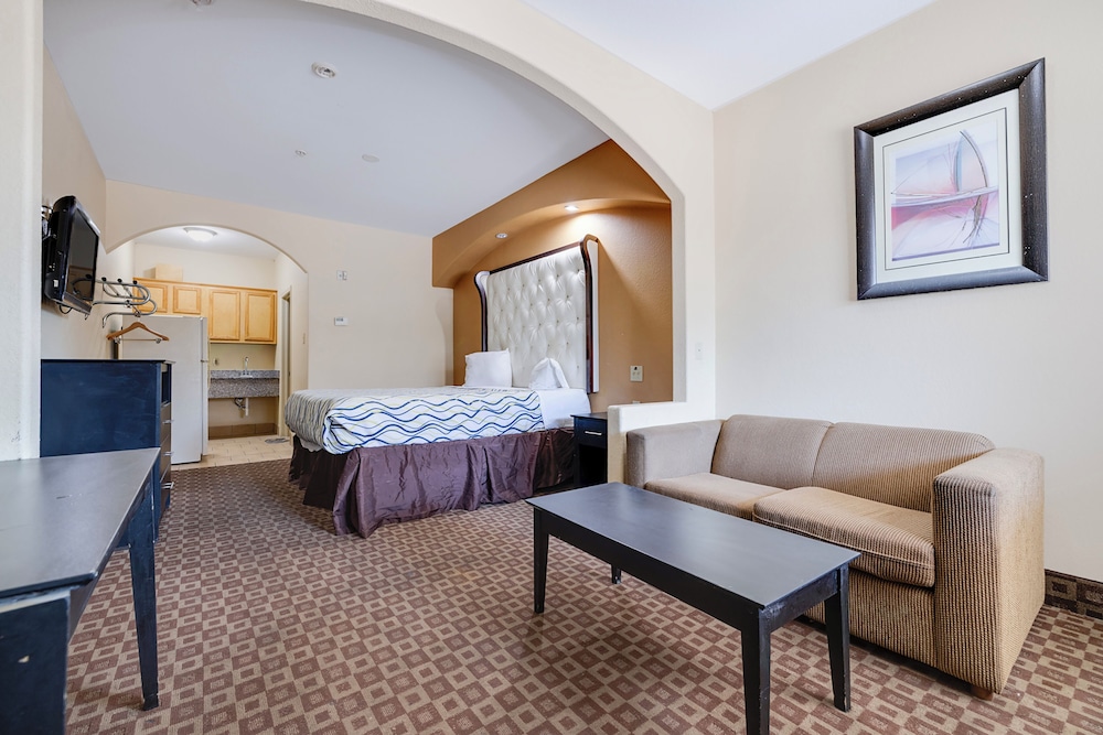 King Bed Accessible with Kitchenette - Photo 8