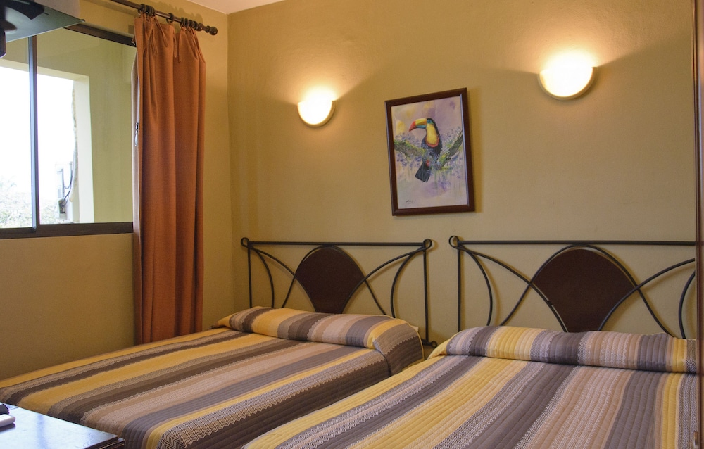 Superior Quadruple Room - Photo 10