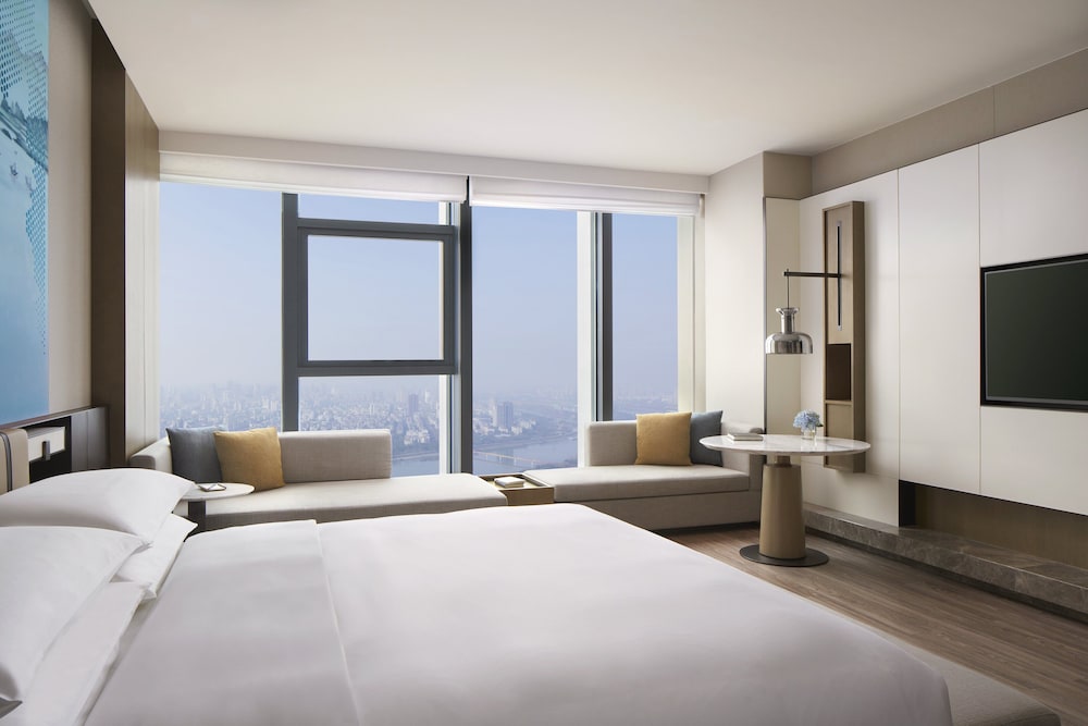 Deluxe Room, 1 King Bed, River View - Photo 13
