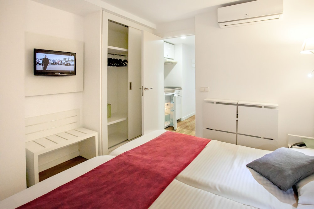 Standard Double Room - Photo 8