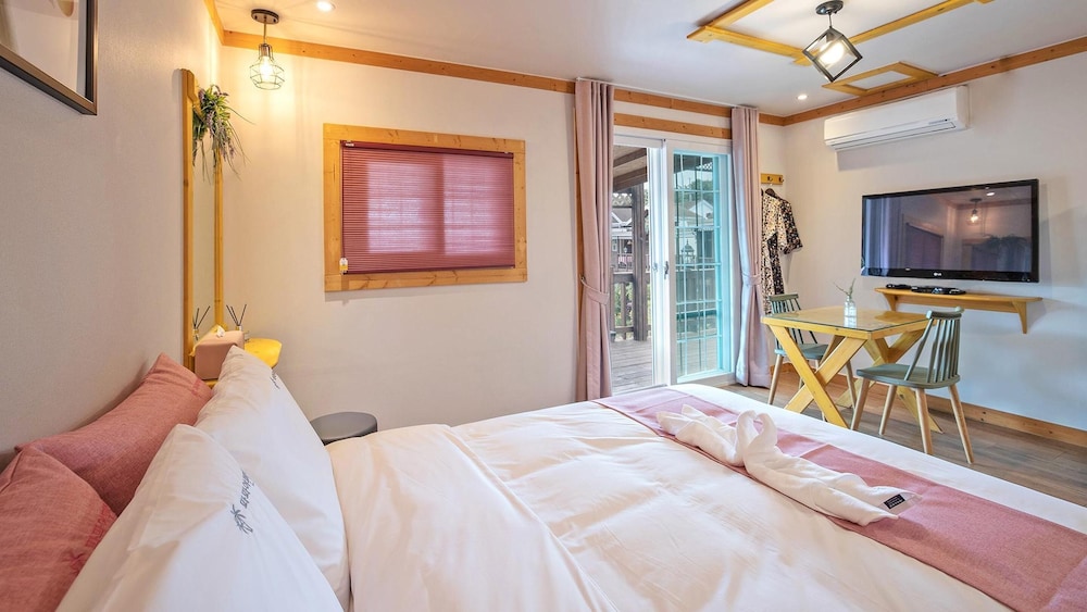 Basic Room, 1 Bedroom (206(with Pet,2nd floor)) - Photo 8
