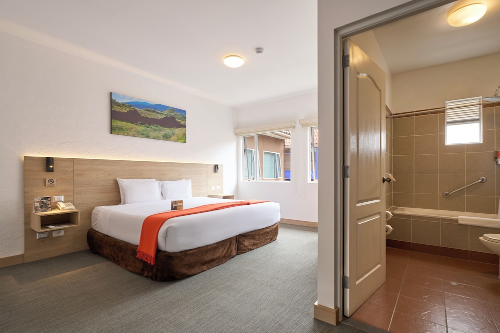 Superior Room, 1 Queen Bed, Courtyard View photo 1