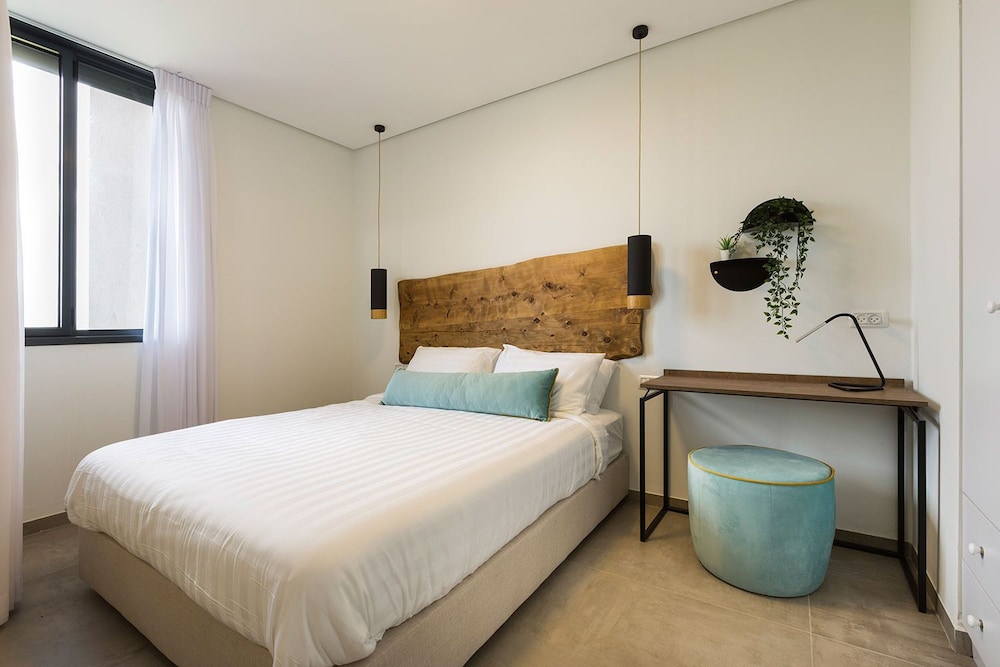 Deluxe Suite, 1 Bedroom - Photo 3