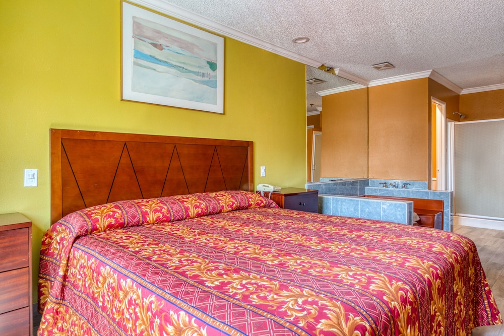Suite, Multiple Beds, Accessible, Smoking photo 2