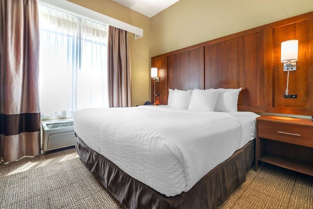 Suite, 1 Queen Bed with Sofa bed, Non Smoking - Photo 4