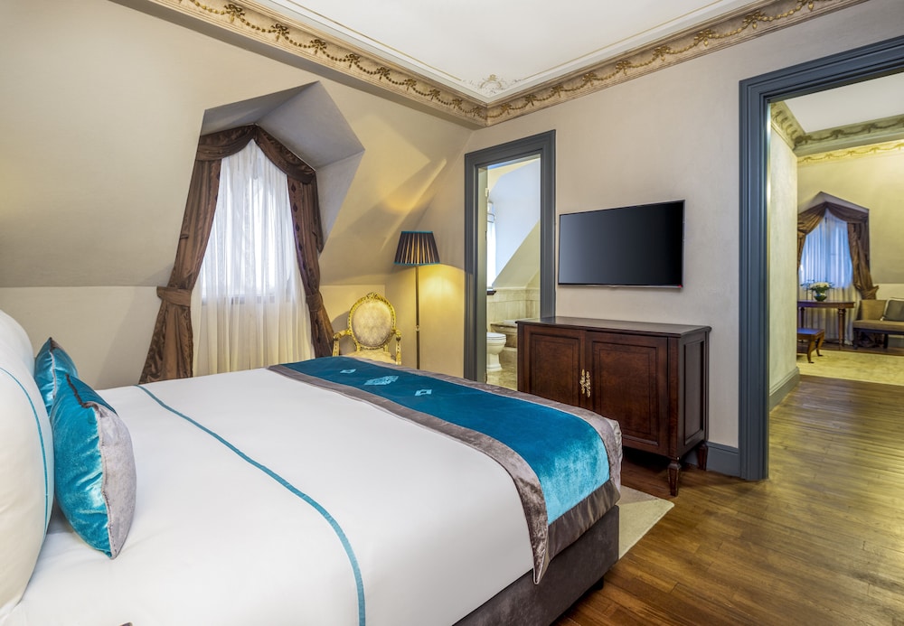 Royal Suite With City View