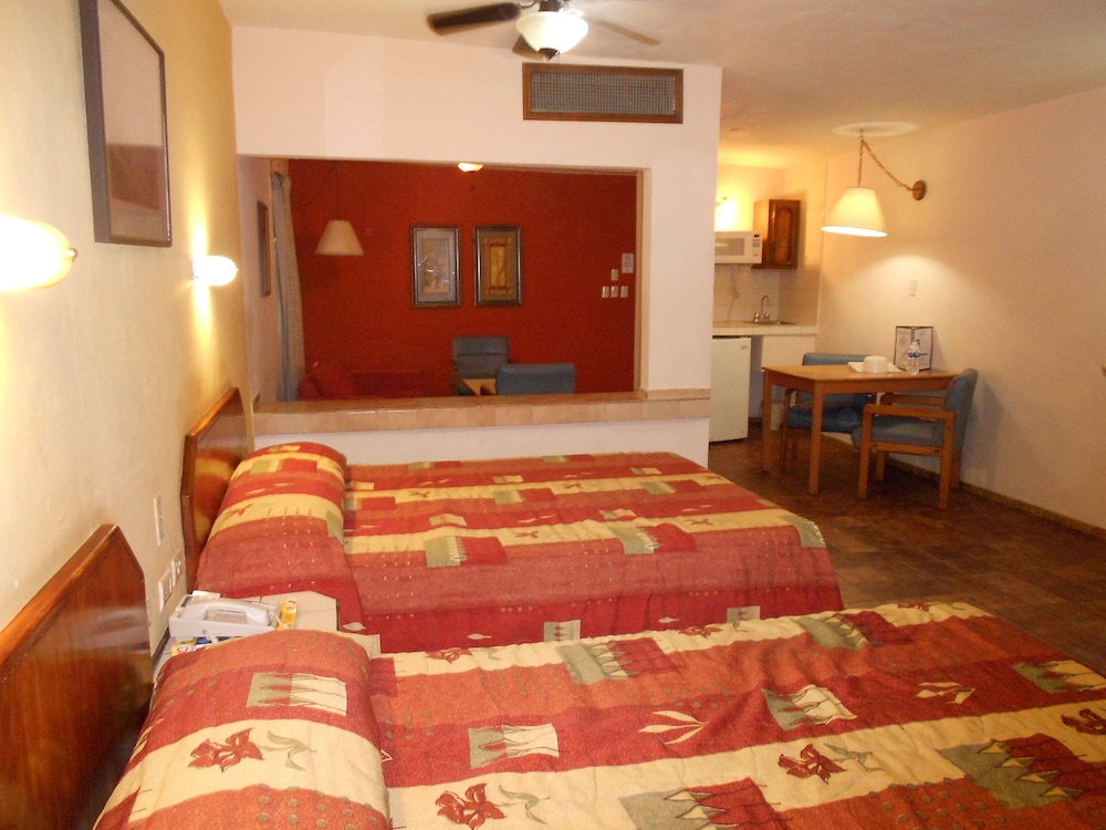 Executive Suite - Photo 12