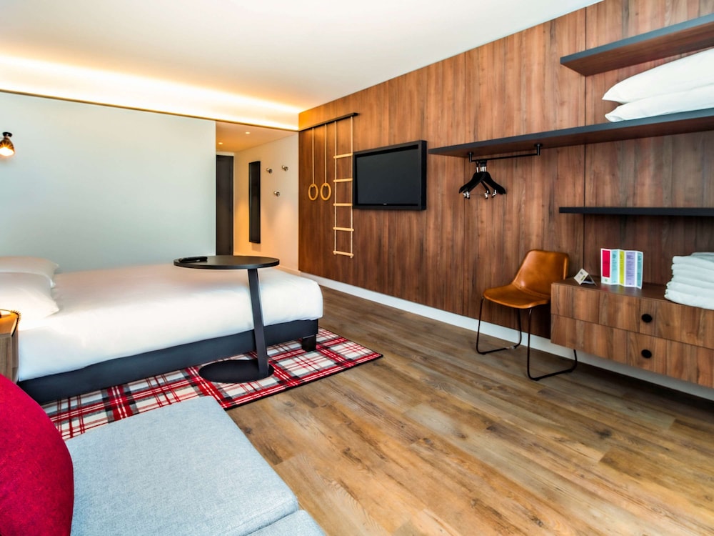 Standard Room, Multiple Beds - Photo 4
