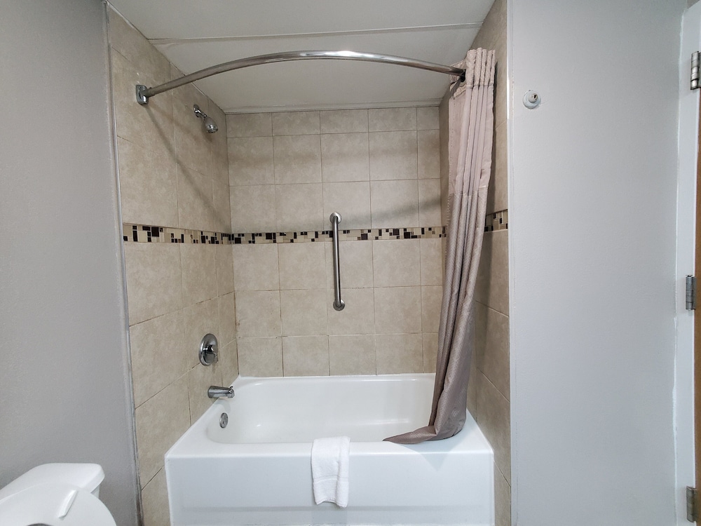 Deluxe Suite, Multiple Beds, Smoking, Refrigerator & Microwave