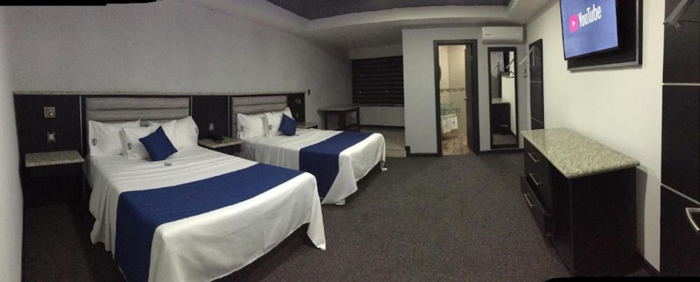 Deluxe Double Room, 2 Queen Beds photo 3