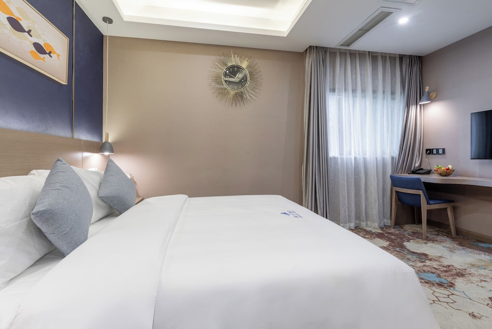 Classic Studio Suite, Garden View