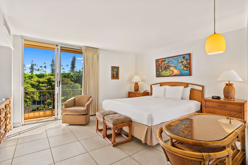 Deluxe Hotel Room