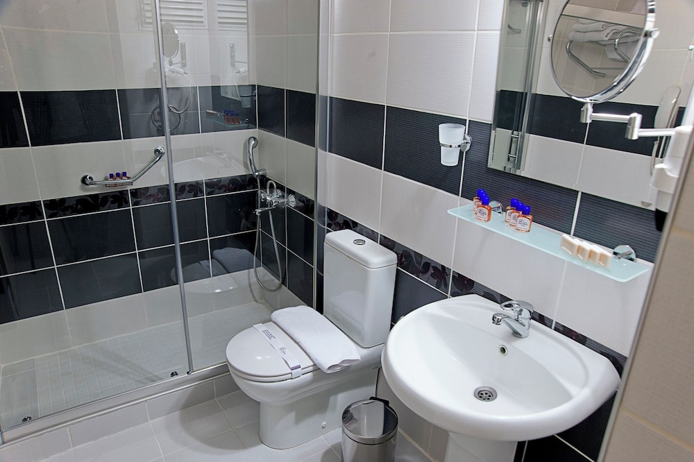 Standard Triple Room, City View photo 2