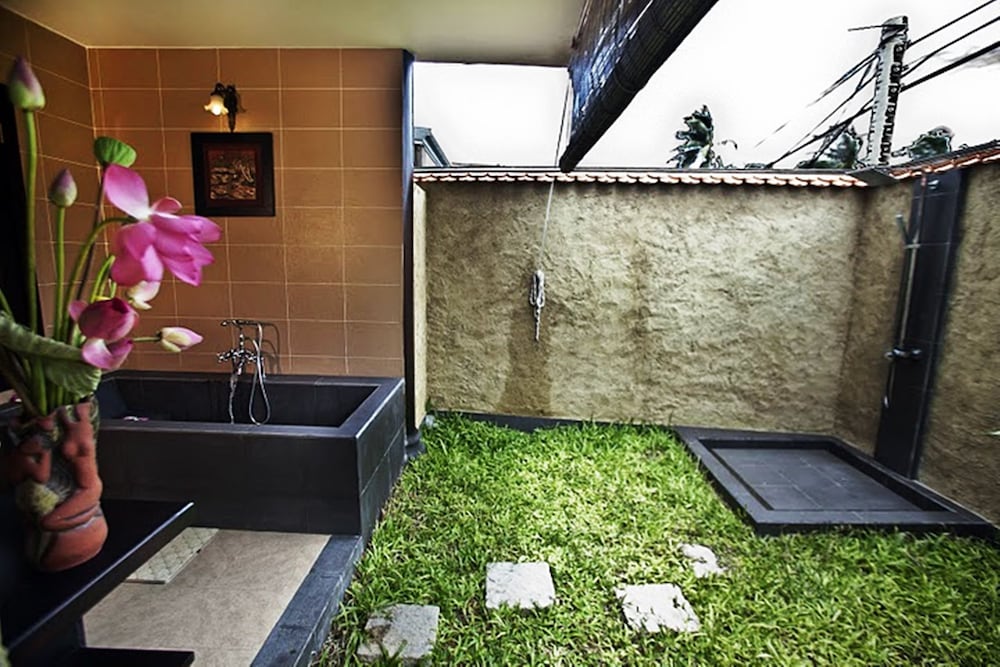 Beach Front Bungalow photo 3